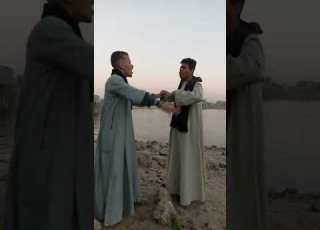  اخويا في الله وانا واقف في ظهره معه