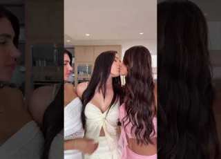  Lesbian Kissing 793