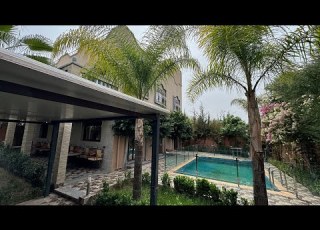 لظروف مادية فيلا من مراكش 250مليون سنتيم مع الاتات غير قابلة لنقاش غمات ملكية 0774777777