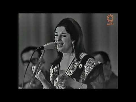 نجاة الصغيرة تشدو بأغنية مقدرش أنساك على مسرح سينما الأندلس بالكويت