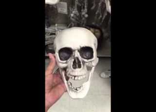 جماجم يضحكون