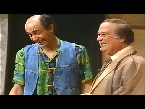 خروج عن النص من احمد بدير وحسن حسني فى مشهد كوميدي محذوف من مسرحيه ع الرصيف هنتسجن قول يا جبان