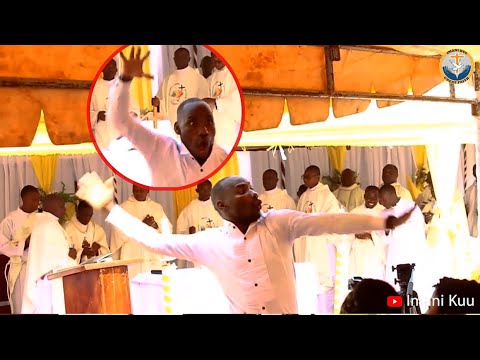 Uvumilivu Wawashinda Mapadre Wainuka Kumshangilia Kwaya Masta Kigoma Uvumilivu Wawashinda Mapadre Wainuka Kumshangilia Kwaya Masta Kigoma