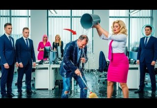 أهانت المرأة عامل النظافة وسكبت الماء فوق رأسه بقسوة لكنها لم تعلم أن ه المالك الحقيقي للشركة