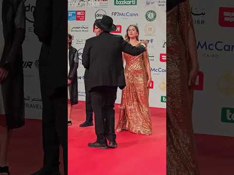 نجمة مسلسل الغاوي عائشة بن احمد بـ فستان ذهبي يعكس الفخامة والرقي