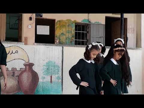 استعراض انشودة القيم والسلوك لزهرات الصف الرابع ٥