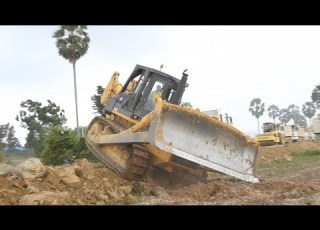  Operation Bulldozer SHANTUI SD32 Power For Road Construction