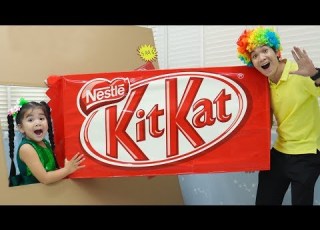  Suri Pretend Play W Giant Kitkat Chocolate Bar More Giant Food