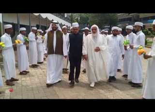 ترحيب ب د إبراهيم الرفاعي أوس عيسى الشاهين وهم بطريقهم لأفتتاح مسجد الوالد بمدينة كيرلا الهندية