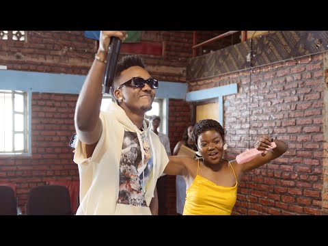 Element Eleéeh Performs TOMBÉ For The Sherrie Silver Foundation