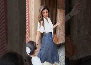  Mom Shilpa Shetty With Her Little Angel Samisha Spotted At Her Bandra Restaurant Shilpashetty