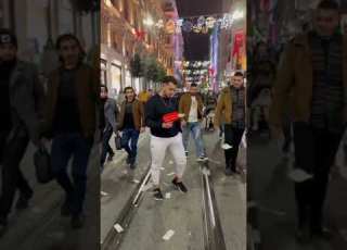  حبك في قلبي ها يايا Fouryou Viral مشاهدة