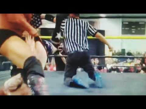 مصارعة ساخنة بين رجل وامرءة مصارعة ساخنة بين رجل وامرءة