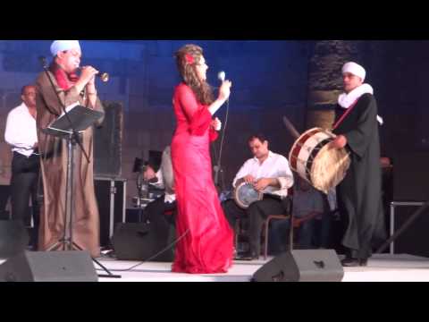 الصلح خير غناء الفنانة الكبيرة نادية مصطفى مهرجان القلعة 2014