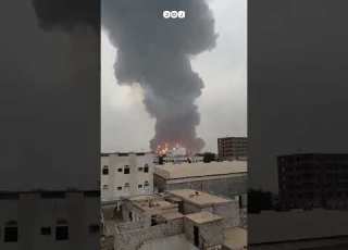 انفجارات كبيرة في مدينة الحديدة اليمنية بعد استهدافها من قبل طيران الاحتـ لال الإسرائيلي
