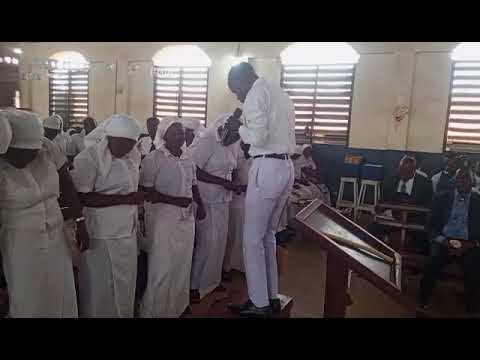 Kilombo Vuvu Nkayi Avec El Padre Mesmin Makoubana En La Grande école