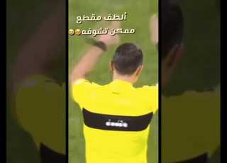 مداعبة طفل صغير كورة برشلونة