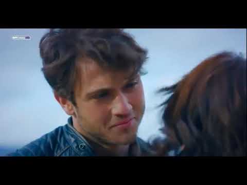 الحب زي الوتر تعزف عليه الحان اجمل اغنيه ممكن تسمعها