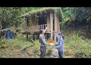 Kind Man Helps Single Mom Rebuild Her Roof For A Stable Life