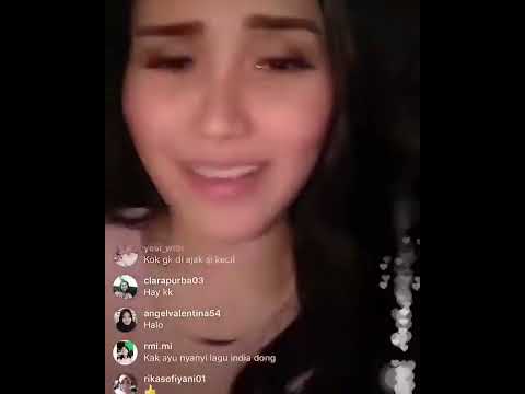 الفنانة الإندونيسية المشهورة Ayu Tingting تستمع وتغني متحاسبنيش على الانستجرام Sherine الفنانة الإندونيسية المشهورة Ayu Tingting تستمع وتغني متحاسبنيش على الانستجرام Sherine