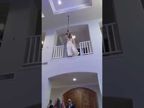 نشاركم احد اللحظات لنزول العروس دخول العروسه اكسبلور