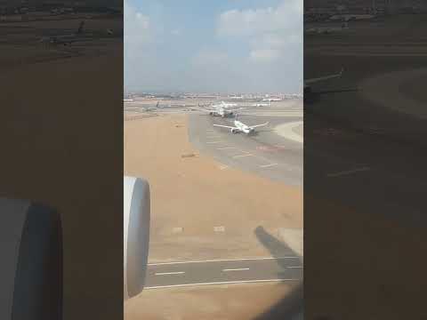 الهبوط في مطار القاهرة الدولي على طائرة مصر للطيران