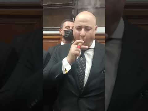 تلميذ فريد الديب والسيجار داخل قاعة المحكمة