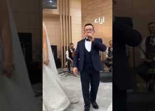 إبنة فيصل بالزين تقبل رأس والدها في حفل الزفاف