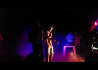 Bello Figo Canta Lo Stesso Concerto Segreto Dopo L Annullamento