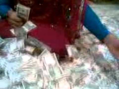 ندي القلعه تسبح في دولارات