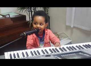 Little Boy S Amazing Worship የትንሽ ልጅ አስገራሚ አምልኮ