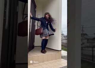 3万再生 High School Girl Is About To Be Blown Away By A Strong Wind Shorts