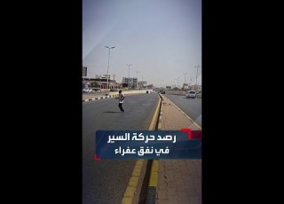 مشاهد ترصد حركة السيارات في محيط نفق عفراء بجنوب الخرطوم