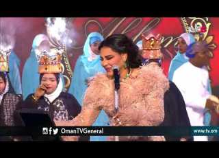  لحظة الترحيب ودخول الفنانة أحلام مسرح المروج ضمن حفلات مهرجان صلالة السياحي 2018م