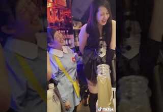 Tバック引っ張らないて