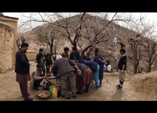 آمادگی مراسم ختم برای سال پوره مادر امیری دهن قولبید سبزسنگ حیدر روحش شاد و یادش گرامی باد