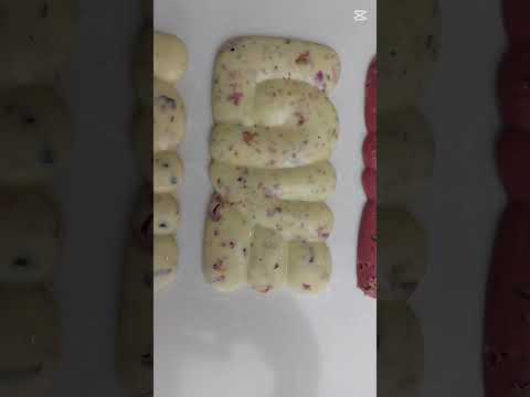 كل قطعة شوكولا بتحكي قصة عالم الشوكولا عالم السعادة