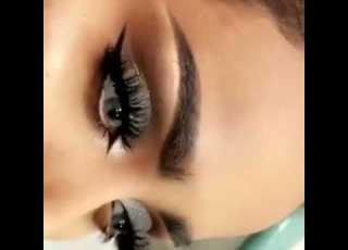 مـلـكـة الـثـقـه فـي حـديـثـي فـي تـفـكـيـري فـي انـاقـتـي لـذلـكـك لـا أحـتـاج مـلاحـظـات مــن أحـد