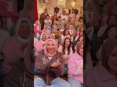 حبينا بنت حضاريه زينه تدرس في الكليه