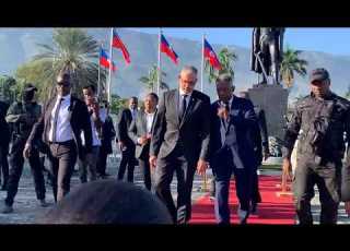  Deblozay Sou Chanmas Premye Minis La Met Pyel Atè Chanmas Guerline Dedouble Sou Fils Aimé