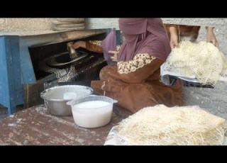 حصري بكيلو دقيق ب ٢٠ج هتعملي 3كيلو الكنافه البلدى كنافه رمضان ب150جنيه اوعي يفوتك الفيديو ده