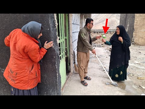 What Was Sari Jan S Contribution To Giving Ruhollah A Flower