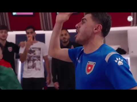 شرارة يغني الكاس الاردن ورقص لاعبين المنتخب الأردني بعد التأهل إلى نهائي كأس العرب شرارة الاردن