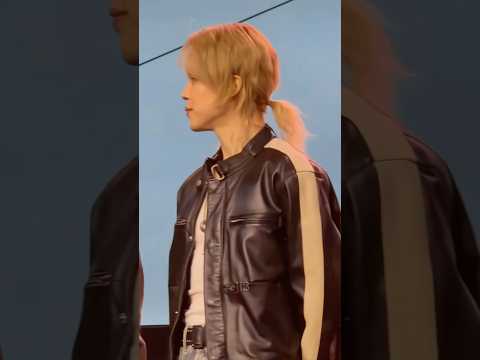 PARK JIMIN IN A PONYTAIL OMGGG Jimin Parkjimin