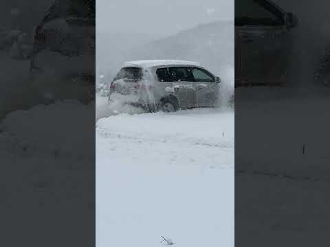 Touareg Na Snijegu Automobile Offroad Mountains