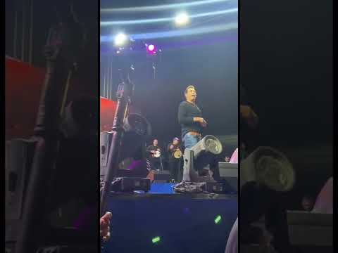 رقص حكيم فى حفله امس