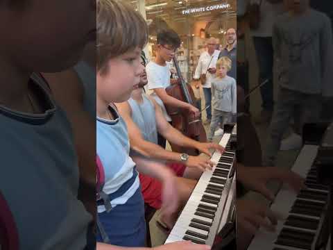 Writing Piano Dance Melodies In The Middle Of London Edm Dancemusic Piano