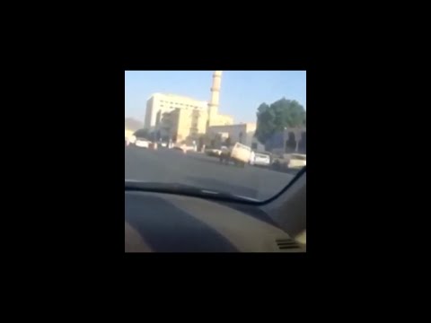 الشرطه تبحث عن صاحب سياره تعدى نقطة تفتيش وهو مرفع ع كفرتين