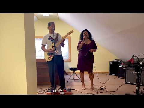 LALA SALAMA SAFARI SOUNDS COVER BY TONY AND STELLA