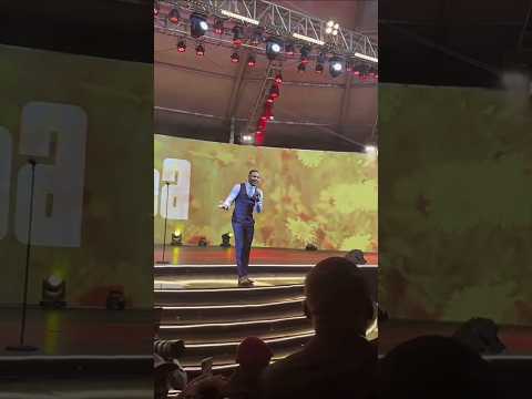 ALI KIBA AMLIZA MWANA FA UKUMBINI